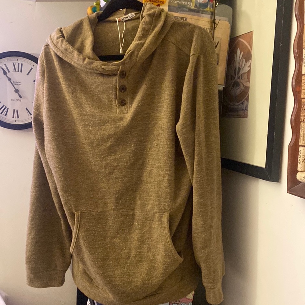 XL light brown, soft sweatshirt,3buttons at the top 2strings for the hood